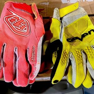 Two pairs of men’s motocross and mountain biking gloves TLD Seven MX